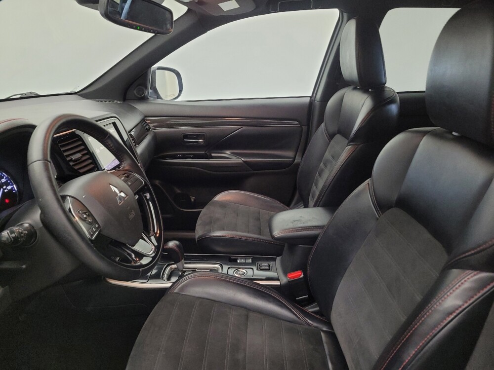2020 Mitsubishi Outlander in Miamisburg, OH 45342 - 18143987 17