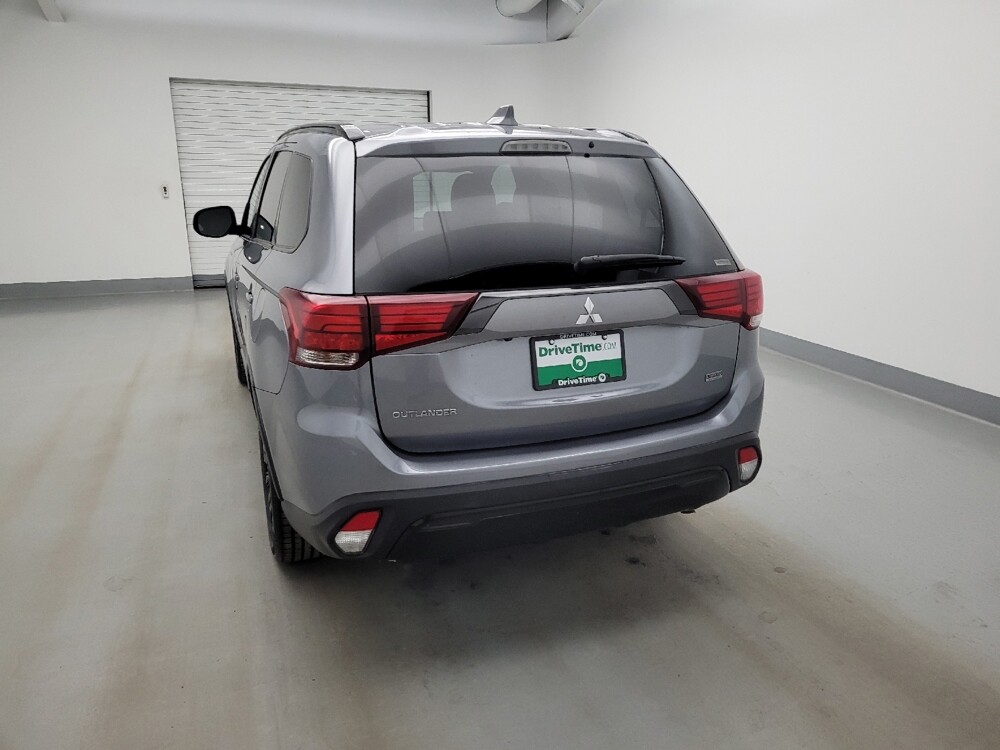 2020 Mitsubishi Outlander in Miamisburg, OH 45342 - 18143987 6