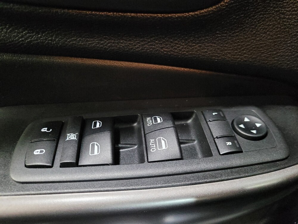 2019 Jeep Cherokee in Allentown, PA 18103 - 18144000 27