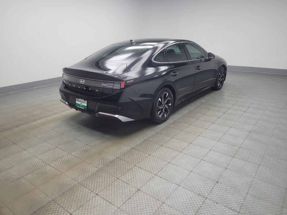 2024 Hyundai Sonata in Indianapolis, IN 46222 - 18144054 10