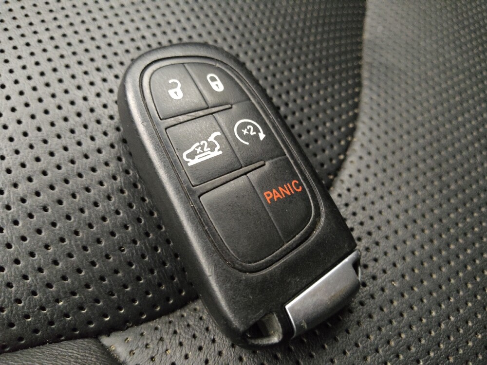 2019 Jeep Cherokee in Glendale, AZ 85301 - 18144082 32