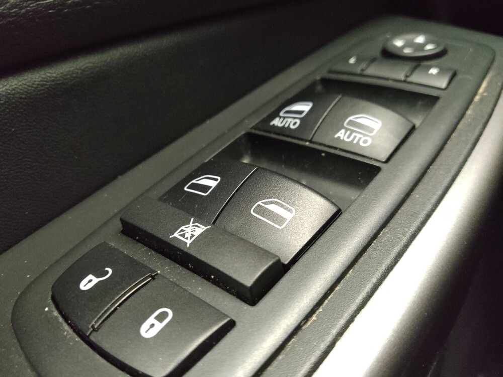 2019 Jeep Cherokee in Glendale, AZ 85301 - 18144082 27