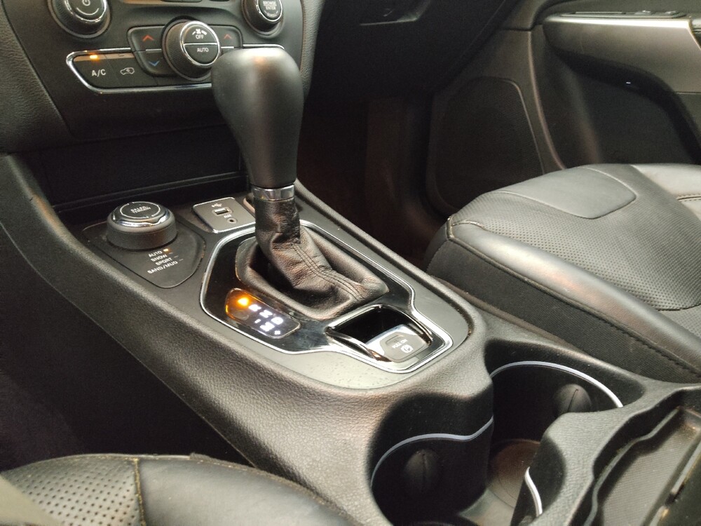 2019 Jeep Cherokee in Glendale, AZ 85301 - 18144082 26