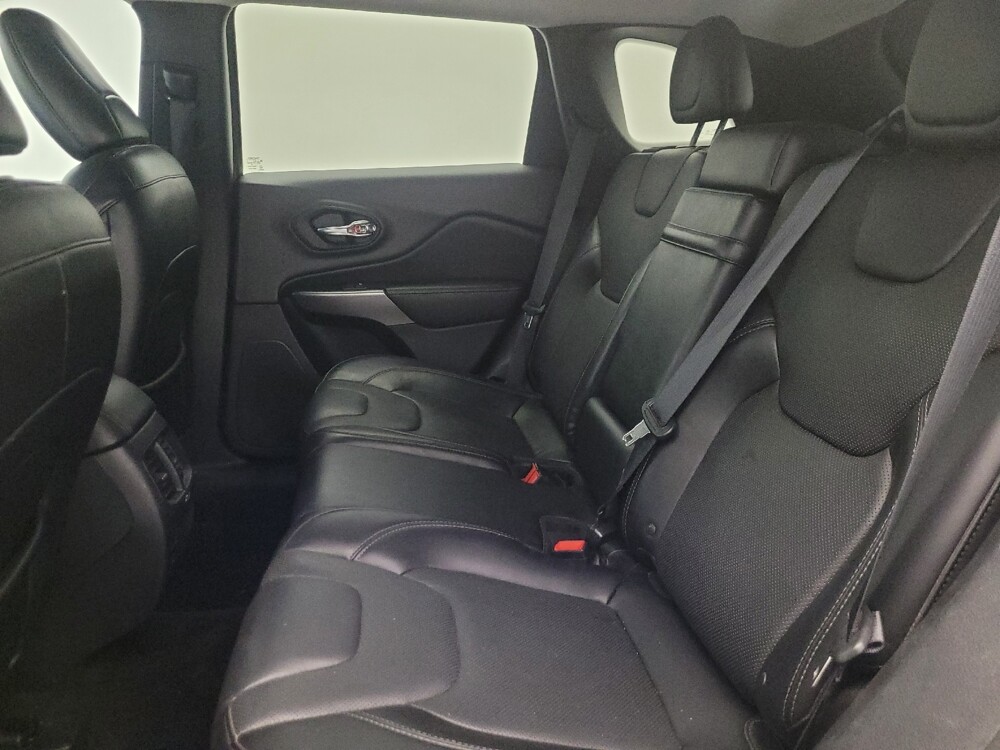 2019 Jeep Cherokee in Glendale, AZ 85301 - 18144082 18