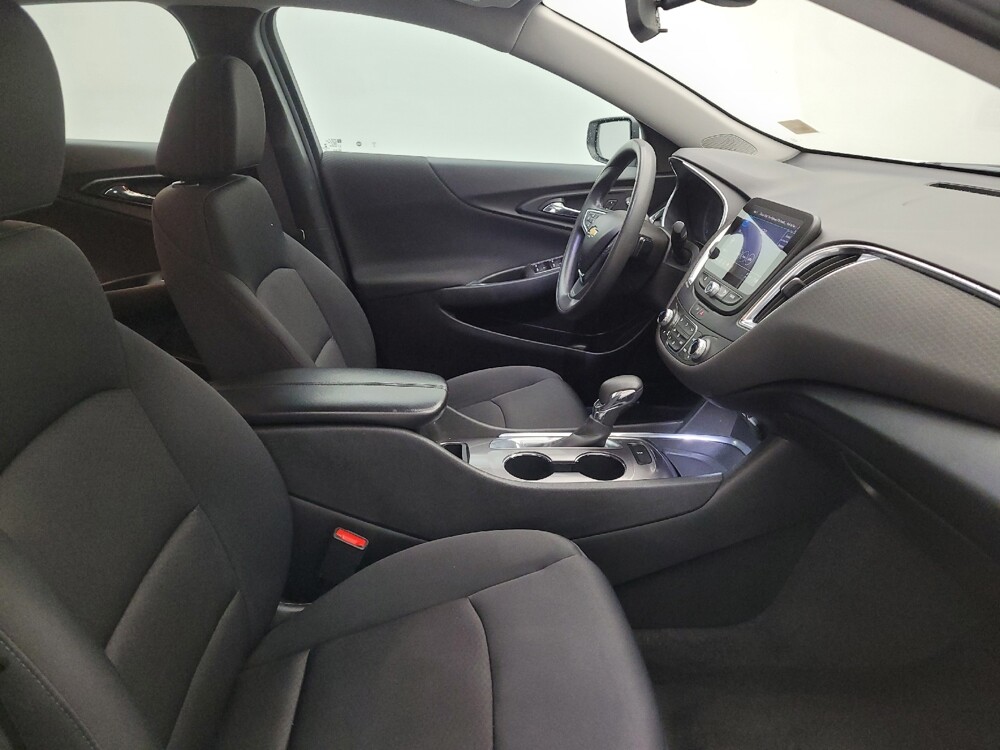 2021 Chevrolet Malibu in Miamisburg, OH 45342 - 18144096 21