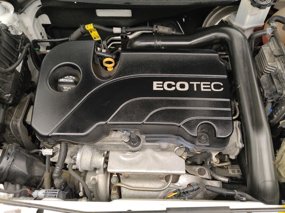 2019 Chevrolet Equinox in Topeka, KS 66611 - 18144104 30