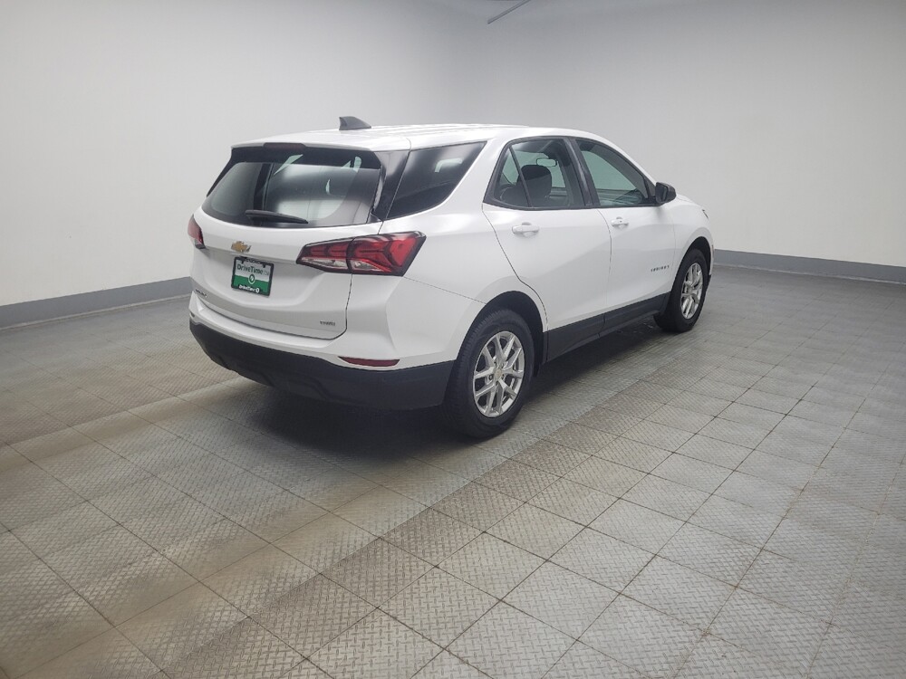 2022 Chevrolet Equinox in Indianapolis, IN 46222 - 18144123 10