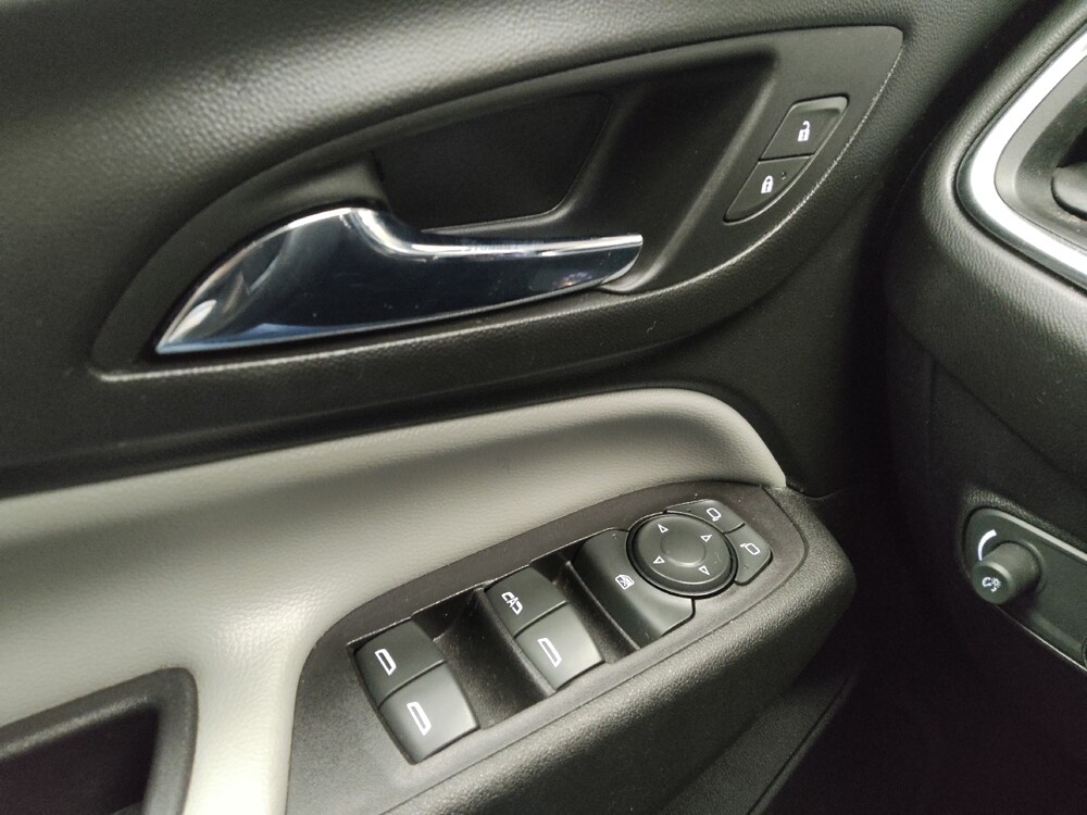 2019 Chevrolet Equinox in Grand Rapids, MI 49508 - 18144164 27