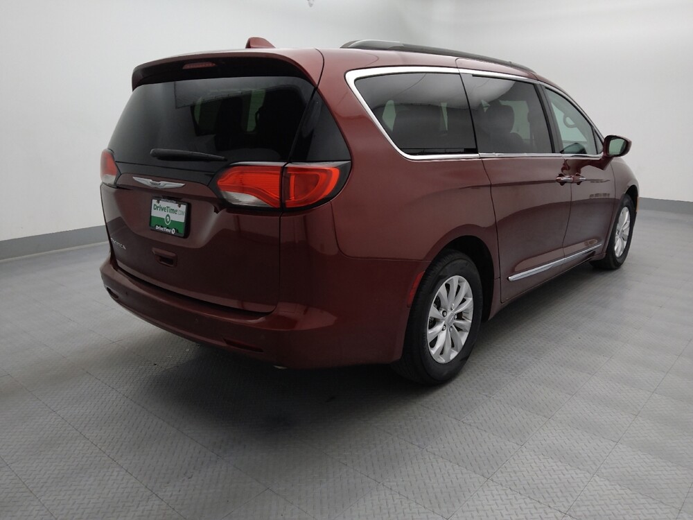 2017 Chrysler Pacifica in Gladstone, MO 64118 - 18144202 9