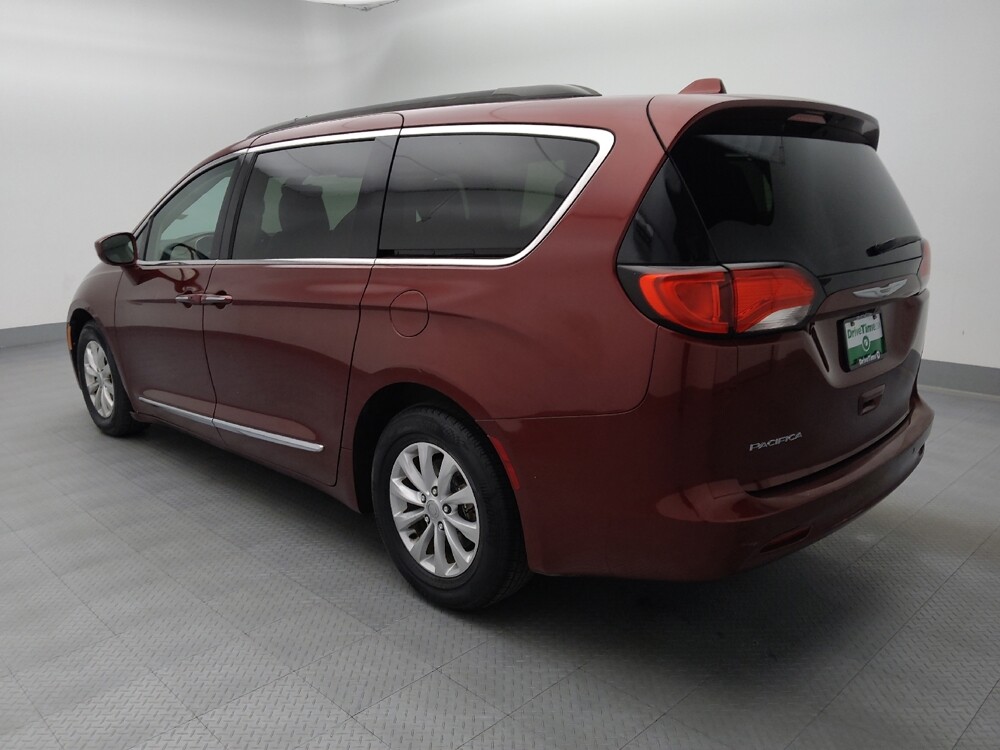 2017 Chrysler Pacifica in Gladstone, MO 64118 - 18144202 3