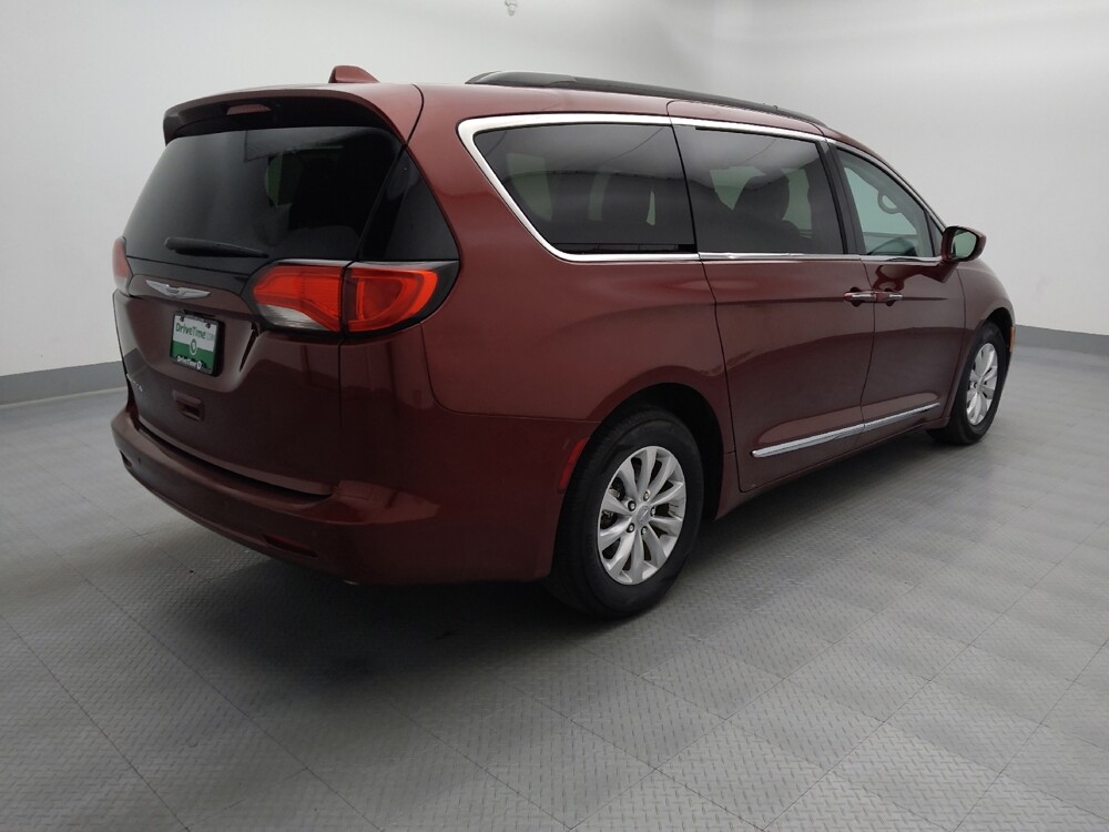 2017 Chrysler Pacifica in Gladstone, MO 64118 - 18144202 10