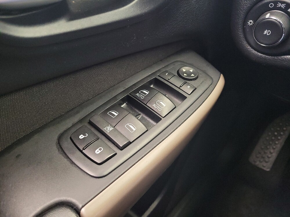 2017 Jeep Cherokee in Miamisburg, OH 45342 - 18144220 27