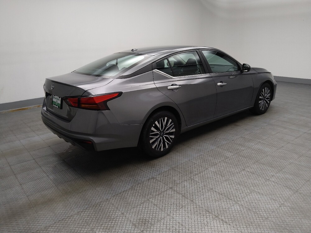 2025 Nissan Altima in Lombard, IL 60148 - 18144236 10