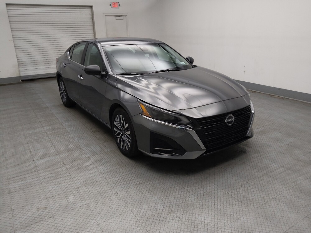 2025 Nissan Altima in Lombard, IL 60148 - 18144236 13