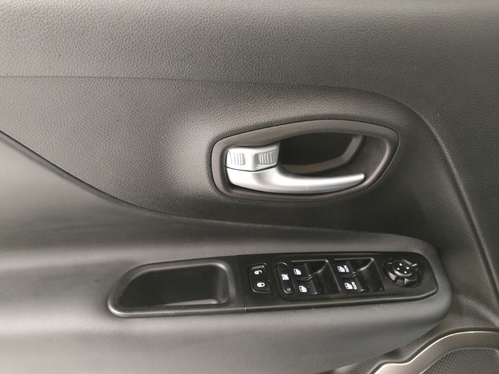 2022 Jeep Renegade in St. Louis, MO 63136 - 18144271 27