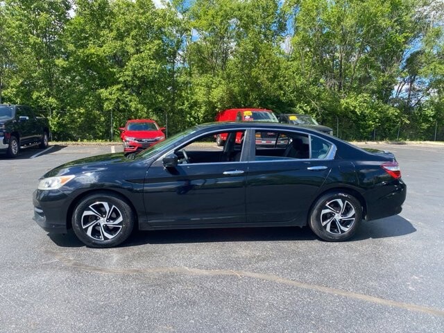 2017 Honda Accord in Marysville, OH 43040 - 18144313 4