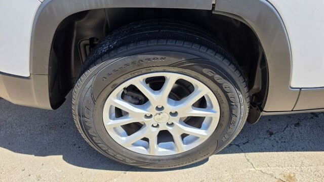 2018 Jeep Cherokee in Cartersville, GA 30120 - 18144346 6