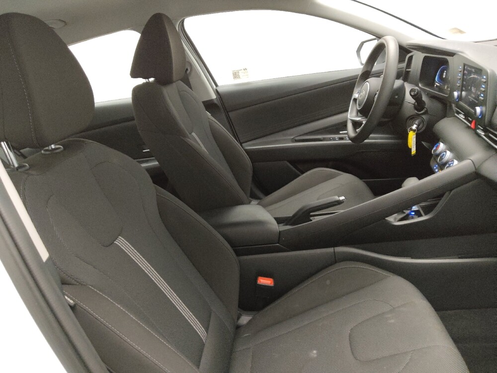 2025 Hyundai Elantra in Conyers, GA 30094 - 18144355 21