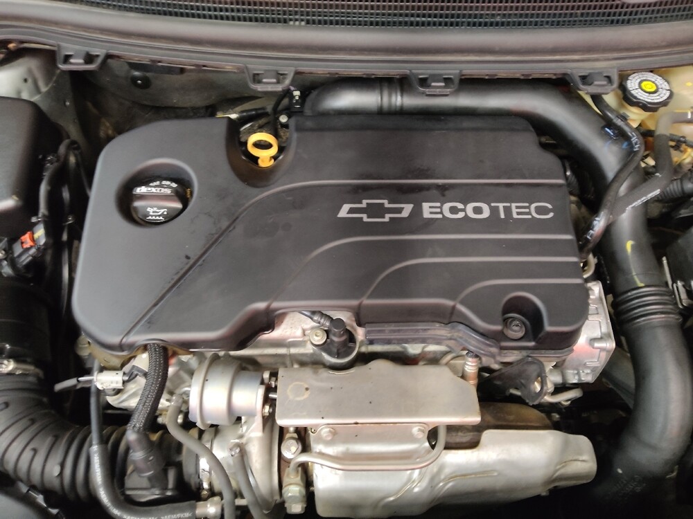 2018 Chevrolet Cruze in Fort Worth, TX 76116 - 18144418 30