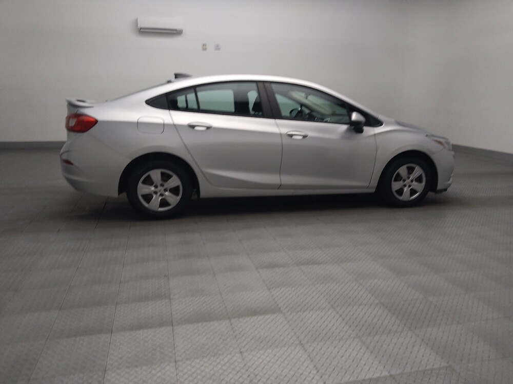2018 Chevrolet Cruze in Fort Worth, TX 76116 - 18144418 10
