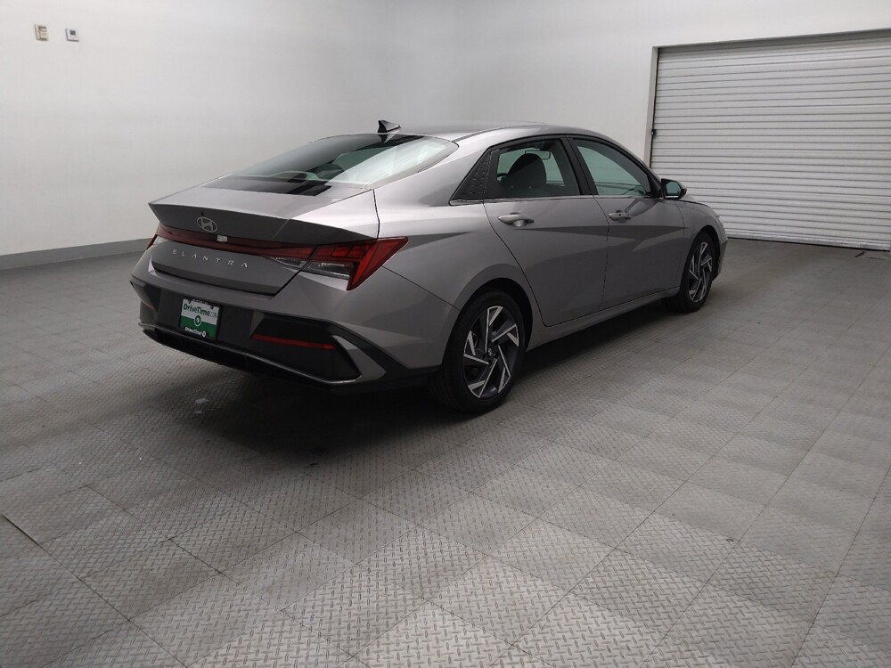 2025 Hyundai Elantra in Arlington, TX 76011 - 18144429 9