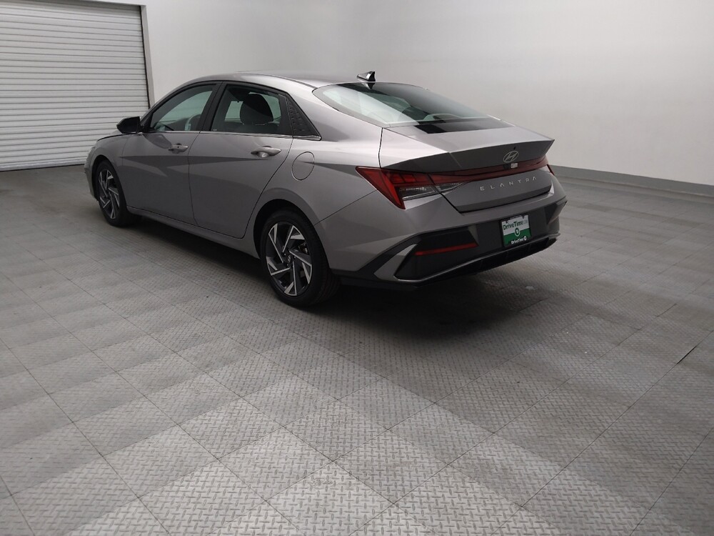 2025 Hyundai Elantra in Arlington, TX 76011 - 18144429 5