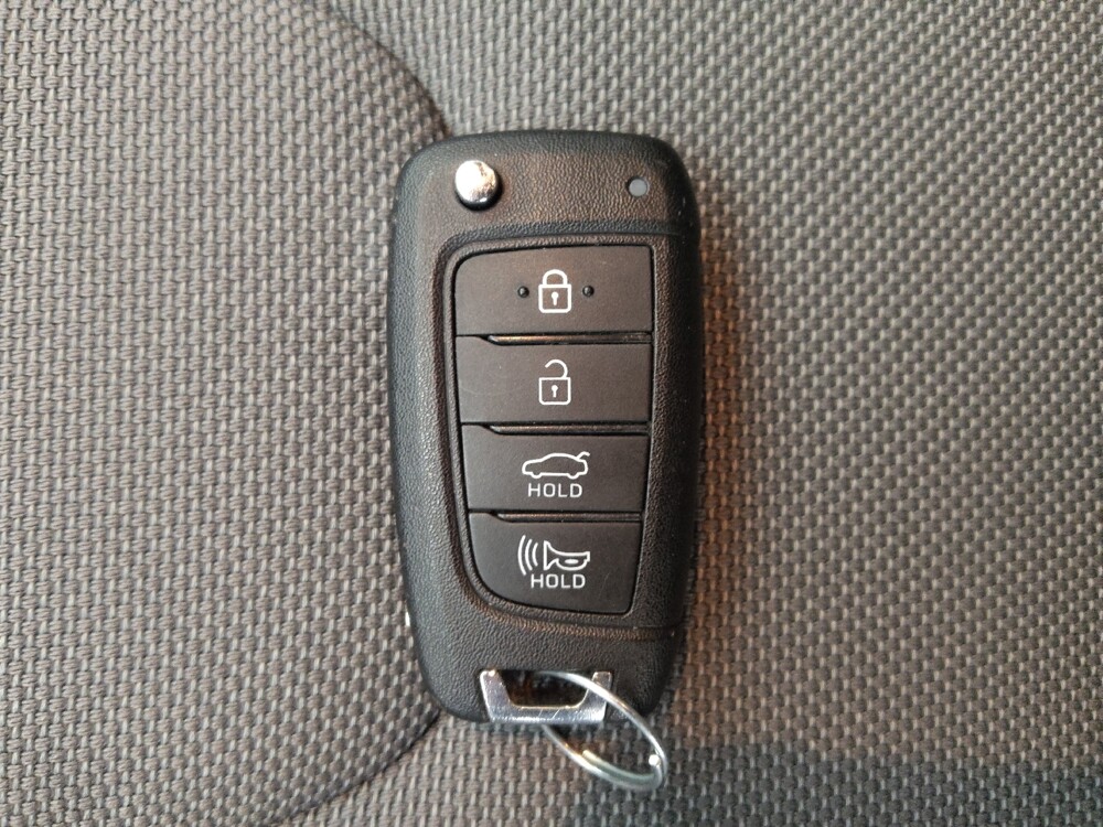 2025 Hyundai Elantra in Lakewood, CO 80215 - 18144442 32