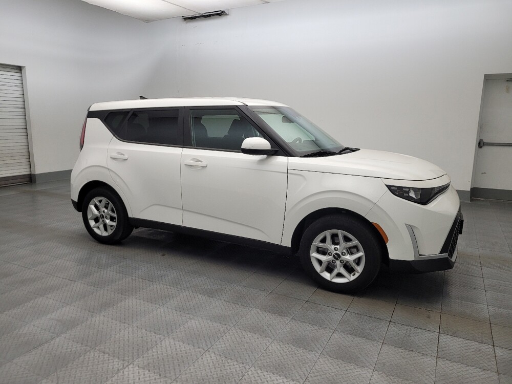 2024 Kia Soul in Glendale, AZ 85301 - 18144455 11