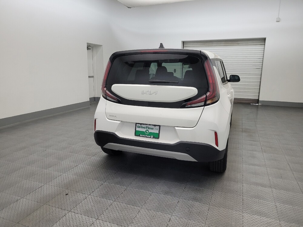 2024 Kia Soul in Glendale, AZ 85301 - 18144455 7