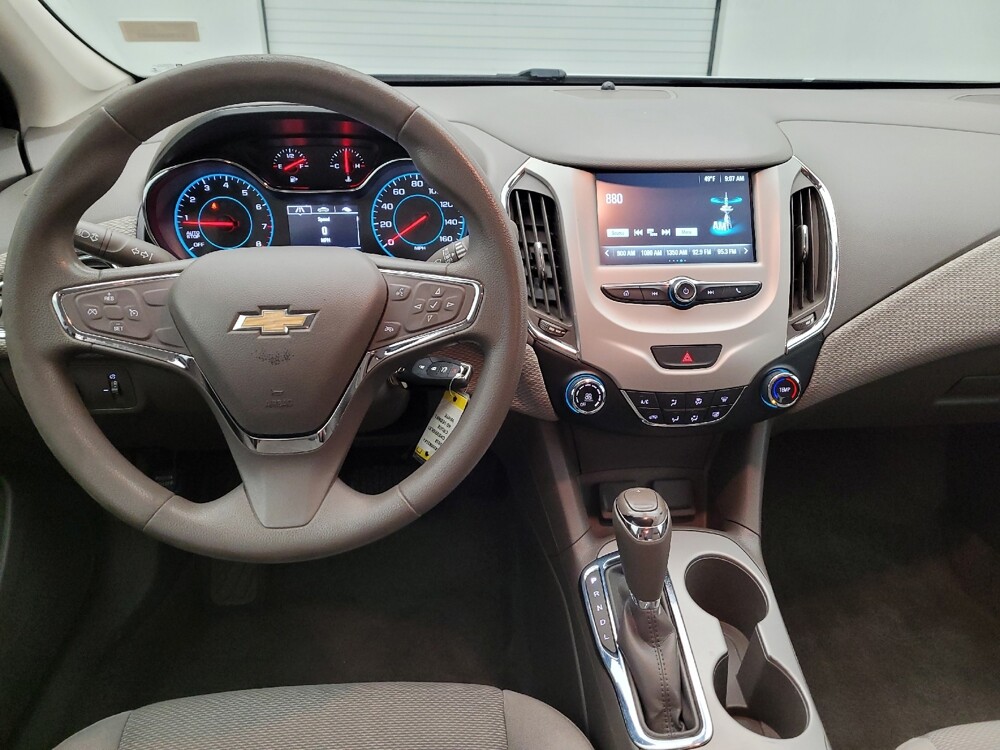 2018 Chevrolet Cruze in Maple Heights, OH 44137 - 18144535 22