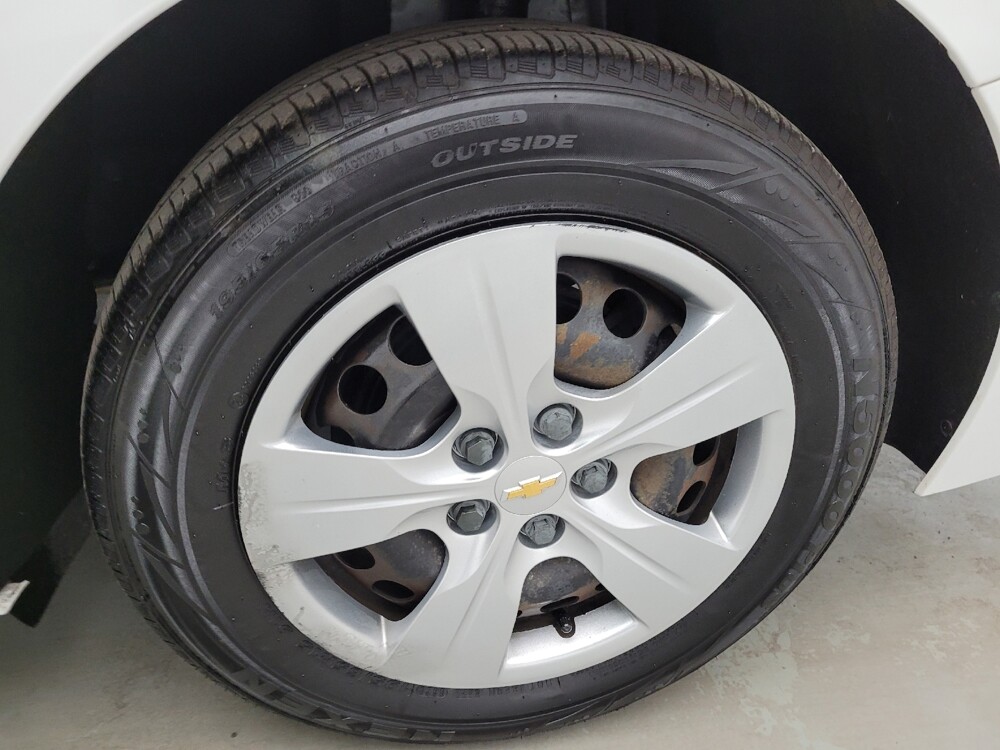 2018 Chevrolet Cruze in Maple Heights, OH 44137 - 18144535 31