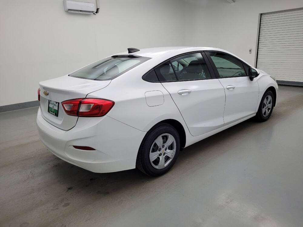2018 Chevrolet Cruze in Maple Heights, OH 44137 - 18144535 10