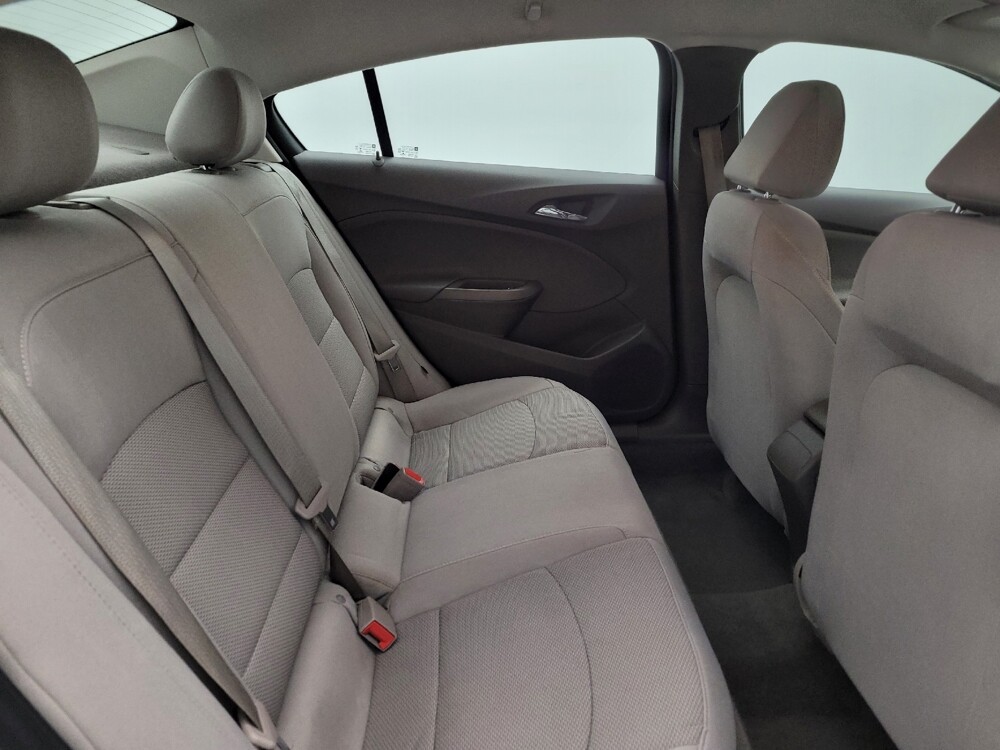 2018 Chevrolet Cruze in Maple Heights, OH 44137 - 18144535 19