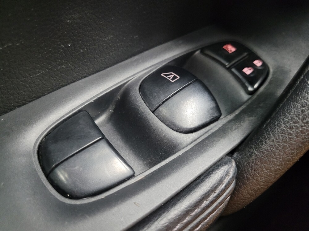 2015 Nissan Rogue in Indianapolis, IN 46222 - 18144580 27