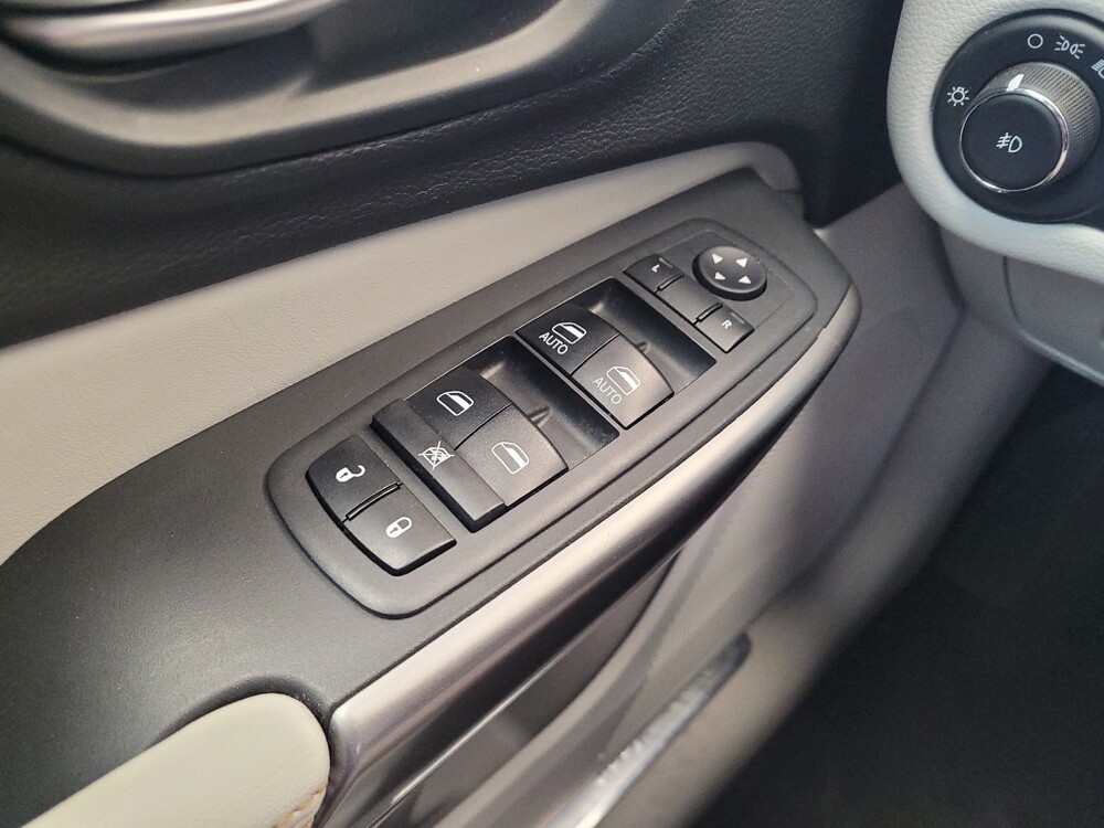2019 Jeep Cherokee in Toledo, OH 43617 - 18144650 27