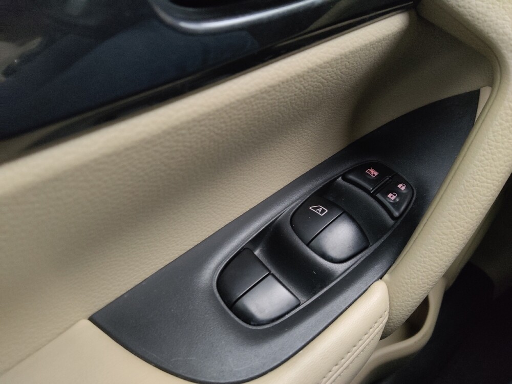 2018 Nissan Rogue in Independence, MO 64055 - 18144668 27