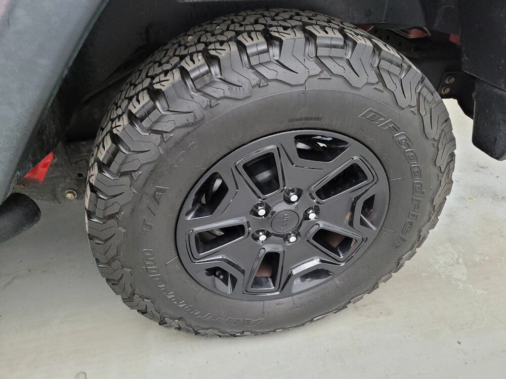 2015 Jeep Wrangler in Toledo, OH 43617 - 18144671 31