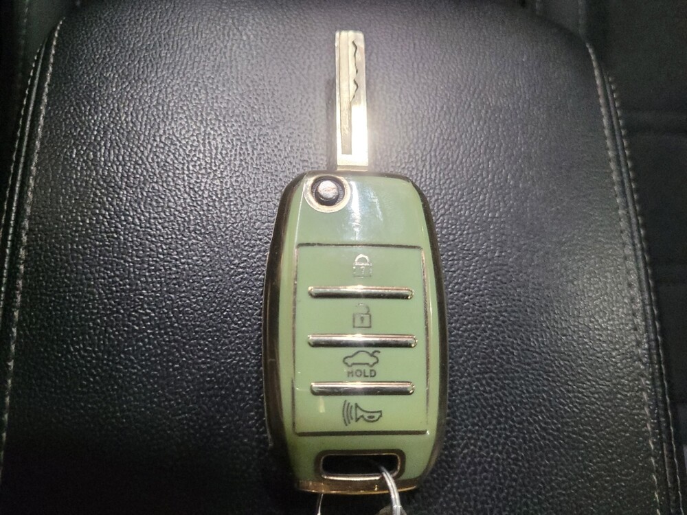 2018 Kia Sorento in Pittsburgh, PA 15236 - 18144697 32