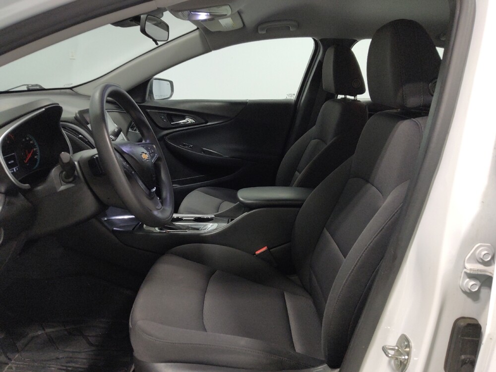 2019 Chevrolet Malibu in Columbus, OH 43231 - 18144739 17