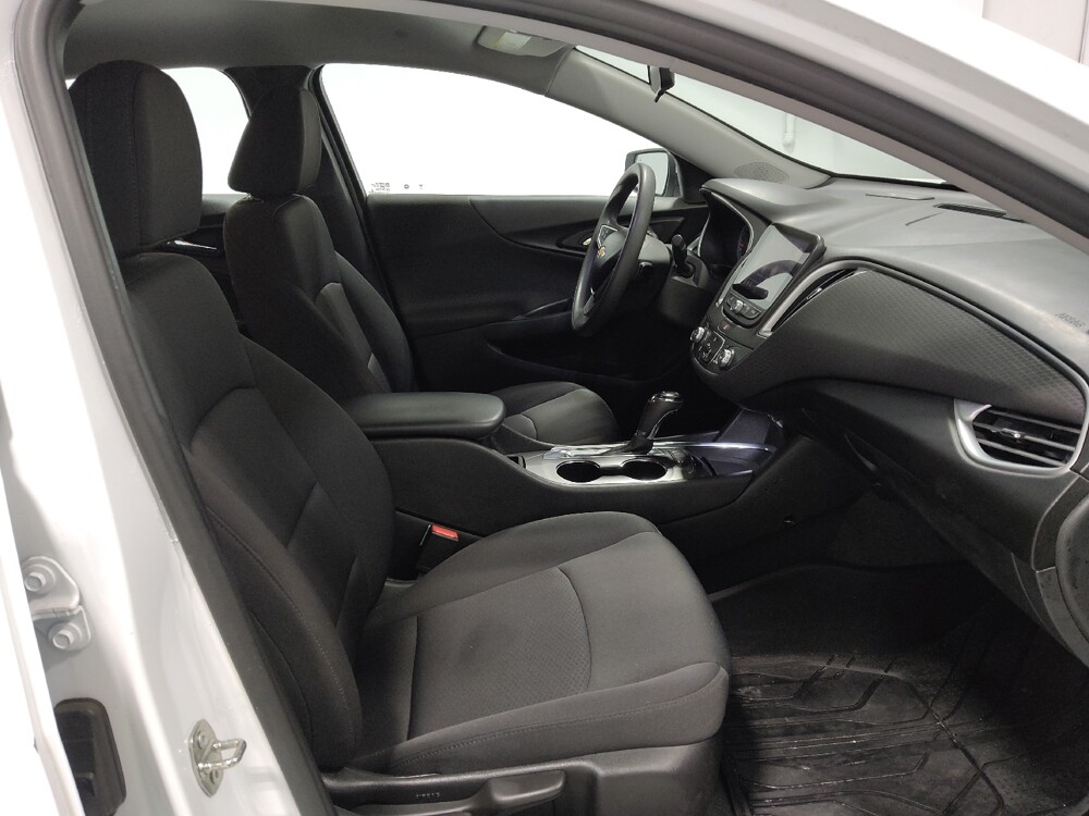 2019 Chevrolet Malibu in Columbus, OH 43231 - 18144739 21