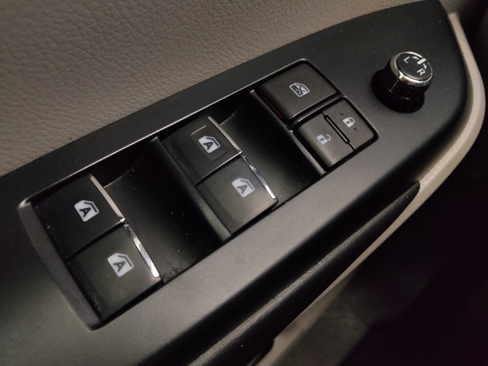 2018 Toyota Highlander in Lakewood, CO 80215 - 18144755 27