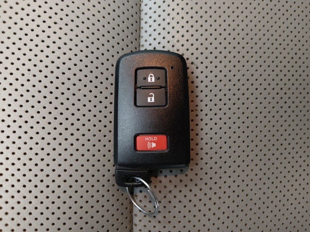 2018 Toyota Highlander in Lakewood, CO 80215 - 18144755 32