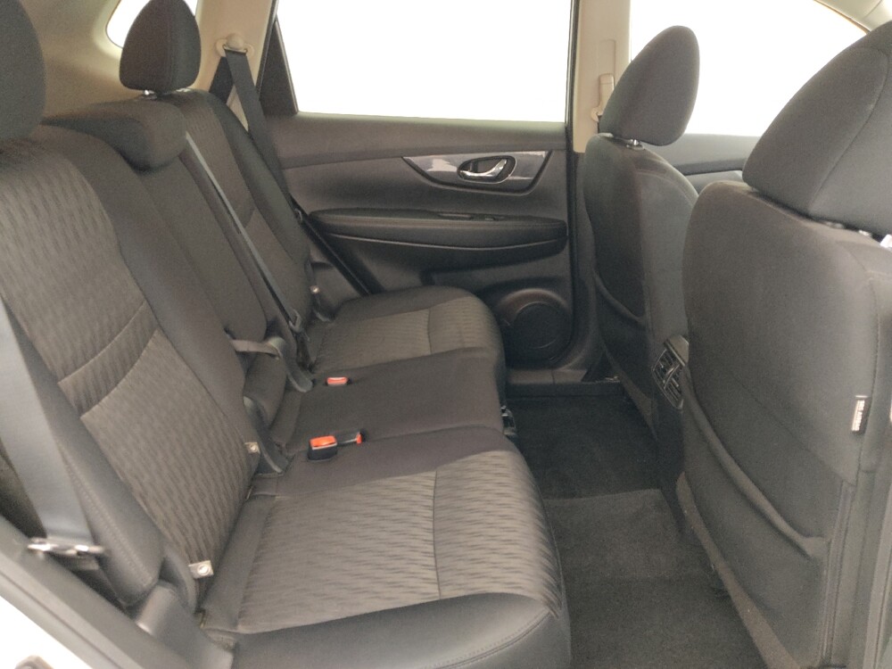 2020 Nissan Rogue in Gladstone, MO 64118 - 18144765 19