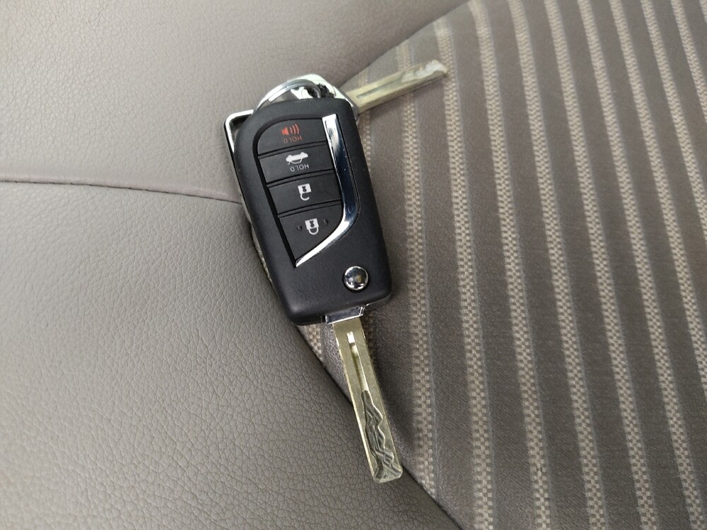 2018 Toyota Camry in Springfield, MO 65807 - 18144845 32