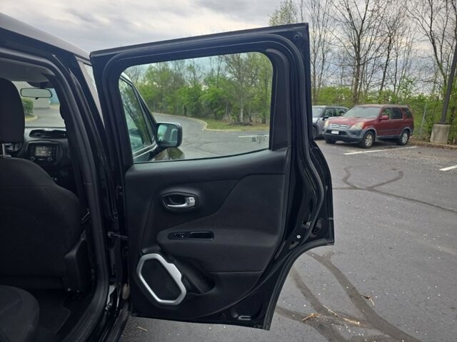 2018 Jeep Renegade in Marysville, OH 43040 - 18144906 36