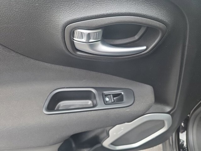 2018 Jeep Renegade in Marysville, OH 43040 - 18144906 32