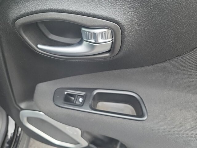 2018 Jeep Renegade in Marysville, OH 43040 - 18144906 37
