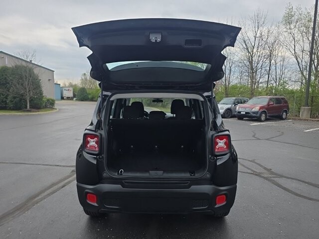 2018 Jeep Renegade in Marysville, OH 43040 - 18144906 34