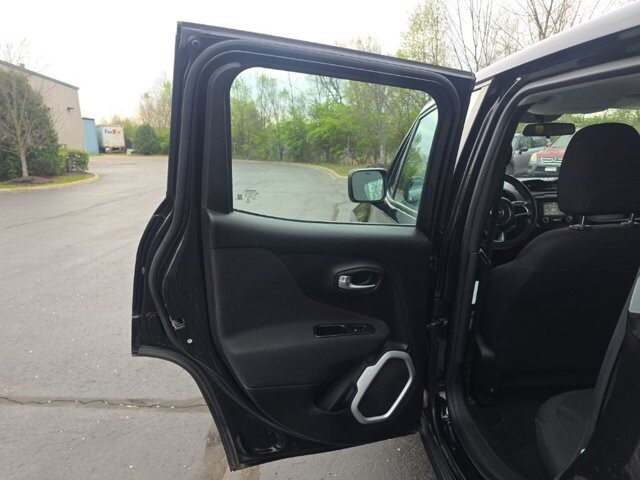 2018 Jeep Renegade in Marysville, OH 43040 - 18144906 31