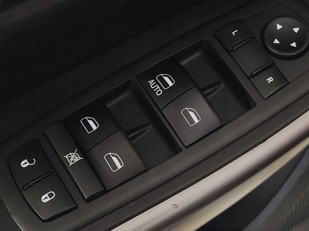 2019 Jeep Cherokee in Baton Rouge, LA 70816 - 18144976 27